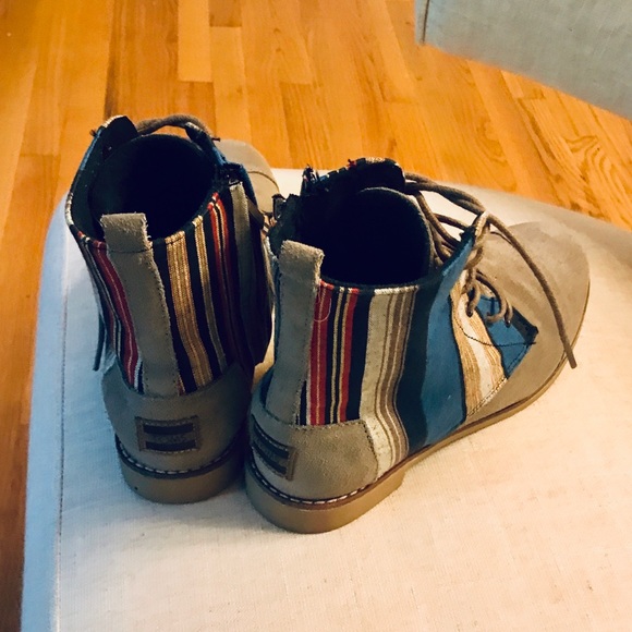 TOMs multi color boots, Sz 6 - Picture 3 of 5